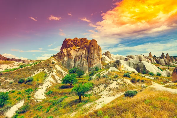 Formations rocheuses spectaculaires en Cappadoce — Photo