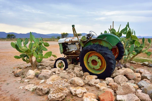 放棄された古い Fordson トラクター — ストック写真