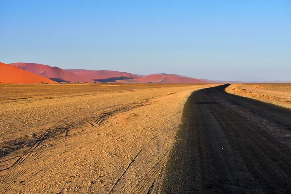 Teer weg in Namib woestijn, Namibië, Afrika — Stockfoto