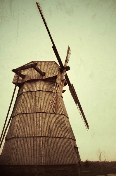 Holzwindmühle im Retro-Stil — Stockfoto