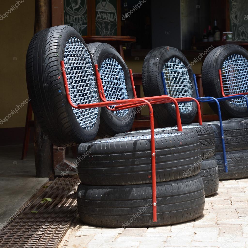 Autoreifen — Redaktionelles Stockfoto Stühle Aus Gebrauchten bv6Yg7fy