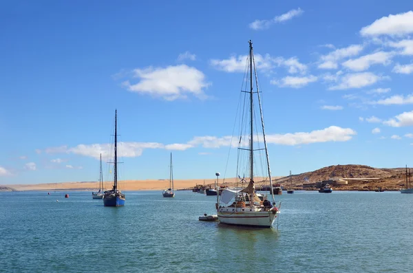 Jachty v zátoce Luderitz, Namibie — Stock fotografie