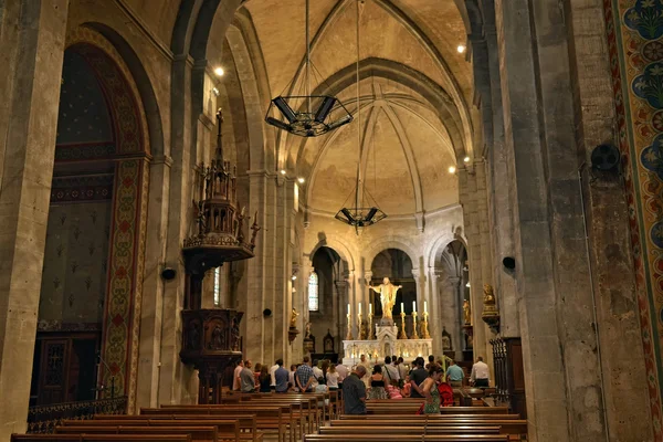 Igreja medieval românica em Mazan, França — Fotografia de Stock