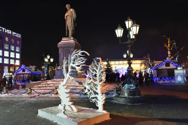 Praça Pushkin em Moscou e decoração de Natal, Rússia — Fotografia de Stock