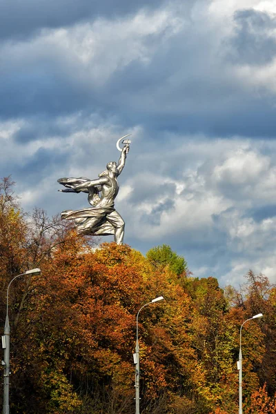 Moscou Rússia Outubro 2020 Trabalhadora Mulher Kolkhoz Rabochiy Kolkhoznitsa Escultura — Fotografia de Stock
