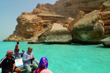 Socotra, Yemen - 08 Mart 2010: Turistler