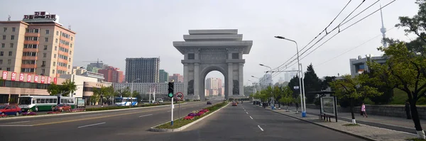 北朝鮮 5月1 2019 勝利のアーチ 1925年から1945年までの朝鮮の抵抗を記念して平壌に建てられた記念碑 北朝鮮 — ストック写真