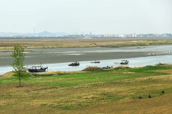 Vista Sobre Rio Taedong Amanhecer Paisagem Industrial Fundo Coreia Norte — Fotografia de Stock