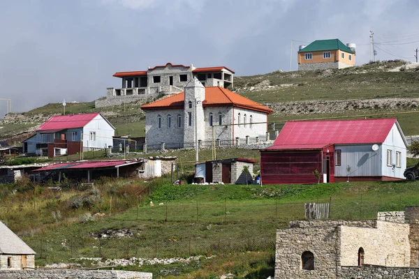 Ahkhete Nehrinin Kıyısındaki Modern Khoy Köyü Çeçenistan Çeçen Cumhuriyeti Rusya — Stok fotoğraf