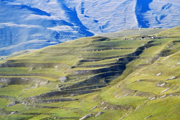 俄罗斯车臣的人造梯田 高加索高山草甸和山地景观 车臣共和国 — 图库照片