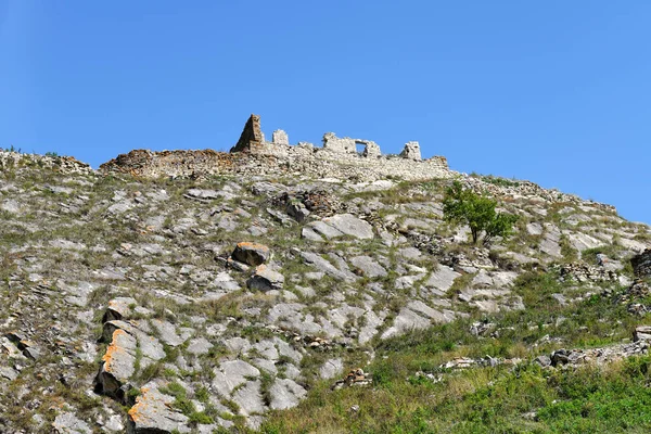 Ruinas Del Pueblo Medieval Muro Defensa Una Colina Alta Chechenia — Foto de Stock
