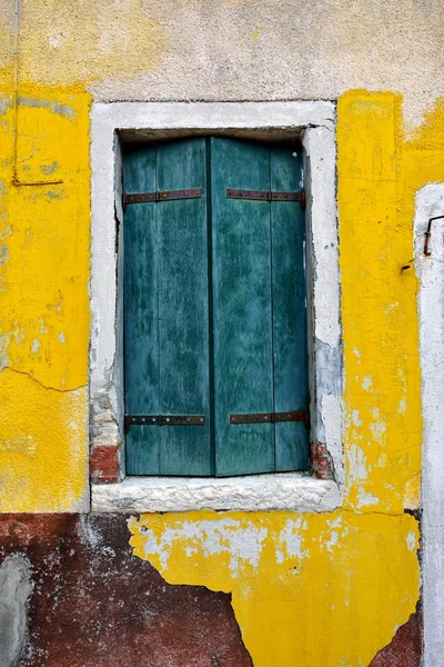 Burano fönster — Stockfoto