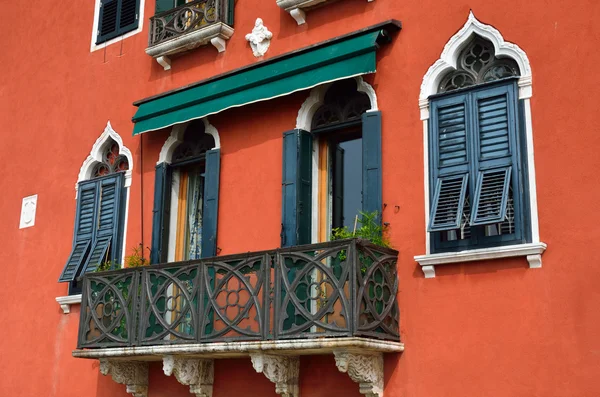 Venezianischer Balkon — Stockfoto