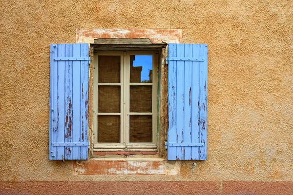 Provence, Fransa - açık pencere — Stok fotoğraf