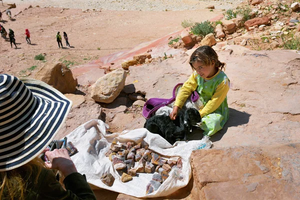 Young seller in Petra, Jordan — Stock Photo, Image