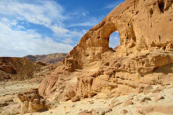 Rock arch in desert — Stock Photo, Image