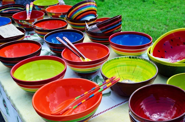 Ceramic utensils at street market in Provence, France — Stock Photo, Image