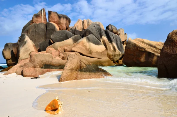 Felsige Granitstrände auf den Seychellen — Stockfoto