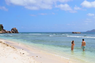 Granit kayalık sahilleri Seychelles adaları, La Digue, Anse Seve
