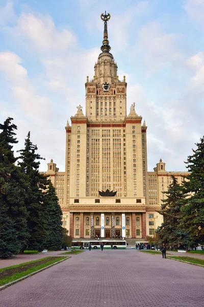 Edifício principal da Universidade Estatal de Moscou, Moscou, Rússia — Fotografia de Stock