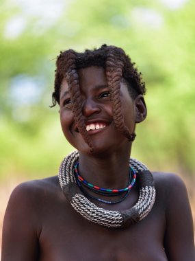 Mutlu Himba kız, Namibya 