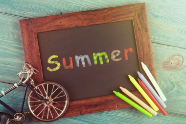 Yaz - kara tahta pastel boya ile yazılmış