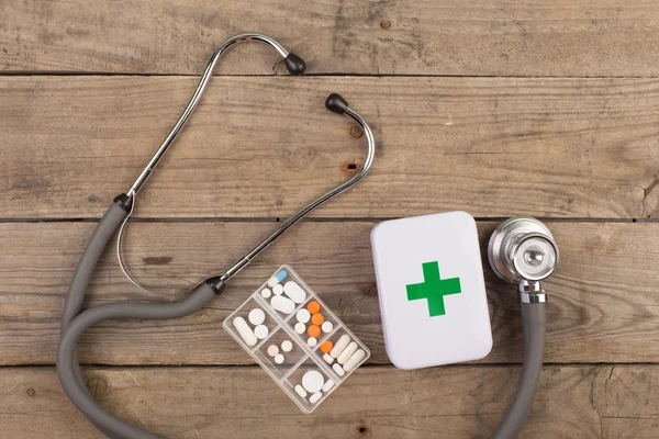 Workplace of a doctor. Stethoscope,emergency kit, and other stuf — Stock Photo, Image