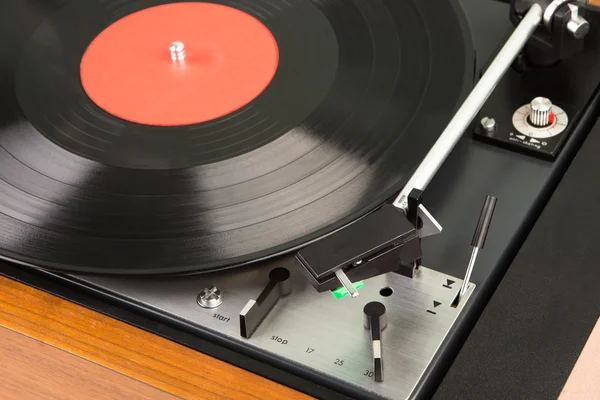 Giradischi con lettore musicale vintage con lp — Foto Stock