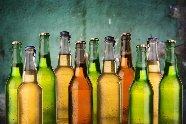 Frío mojado botellas de cerveza — Foto de Stock