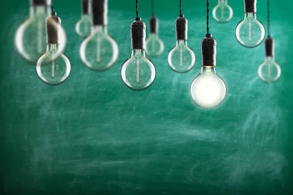Idee Und Führungskonzept Glühbirnen Vom Typ Edison Schwarzer Wand — Stockfoto