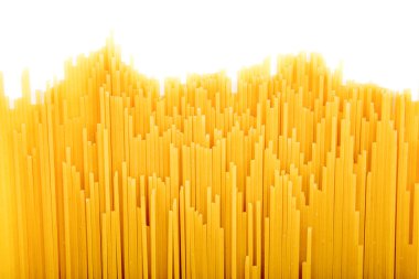 Beyaz bir arka plan üzerinde İtalyan spagetti