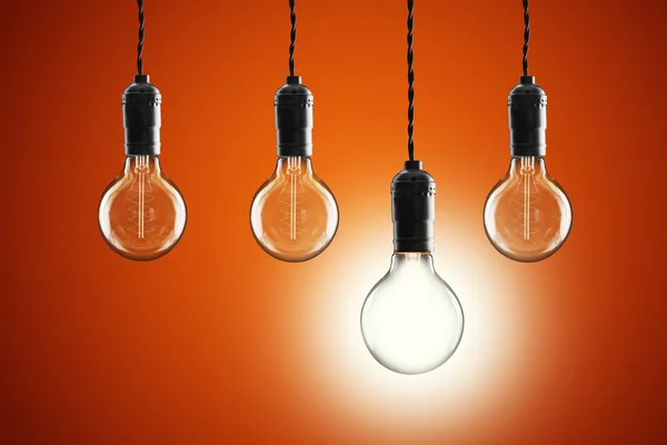 Idea e concetto di leadership Lampadine Edison incandescenti vintage accese — Foto Stock