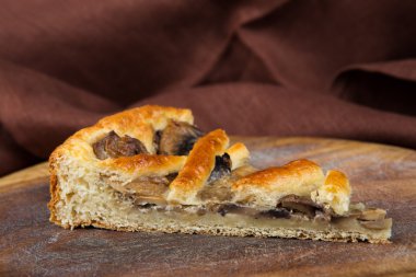 Mantarlı ev yapımı turta.