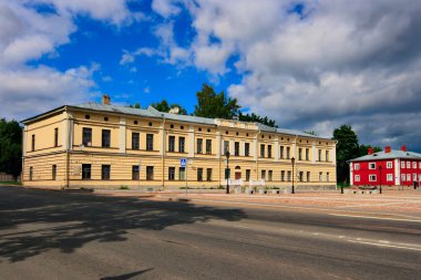 Vyborg görünümünü. Binalar Peter's Meydanı.