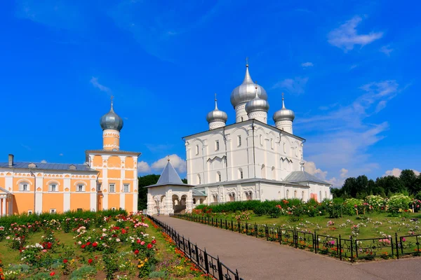 Convento Varlaamo-Khutyn Spaso-Preobrazhensky siglo XII . — Foto de Stock