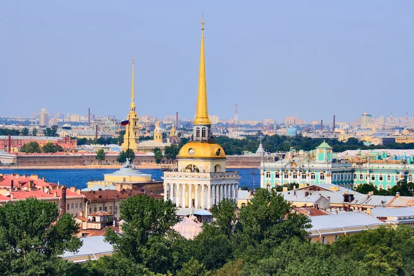 St. Petersburg od kolonády katedrála svatého Izáka. — Stock fotografie