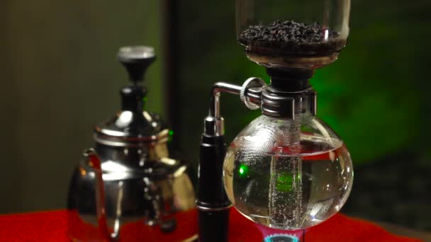 Processus de siphon thé dans les traditions de siphon de l'Asie — Video