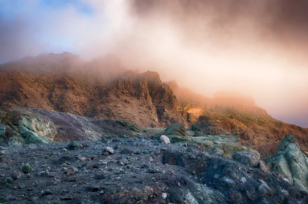 Rotsen in de caldera van de vulkaan Teide — Stockfoto