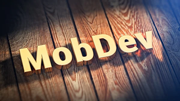 Palavra MobDev em tábuas de madeira — Fotografia de Stock