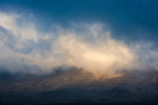 雲の切れ間から光 — ストック写真