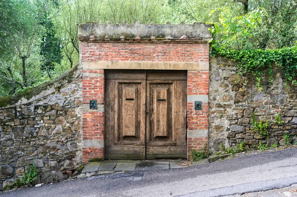 Stary brama do ogrodu — Zdjęcie stockowe