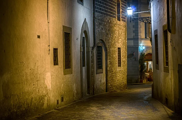 Noite rua italiana — Fotografia de Stock