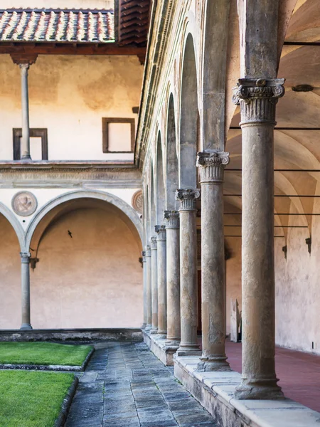 Gården i basilikan Santa Croce — Stockfoto