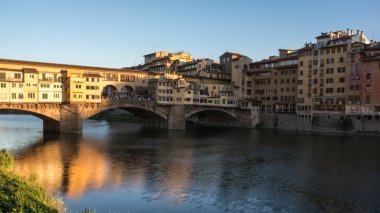 Ponte Vecchio güneş ışığı altında