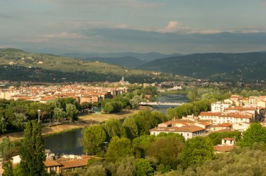 Arno Nehri boyunca evleri