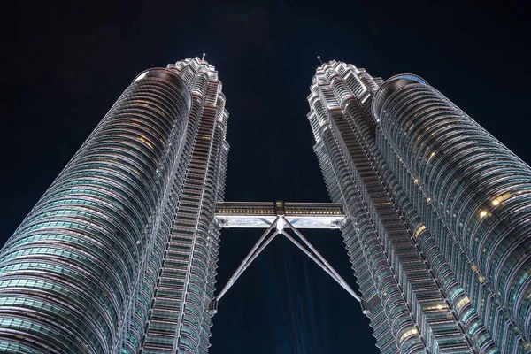 Kuala Lumpur Malasia Febrero 2017 Iluminación Nocturna Las Torres Gemelas — Foto de Stock