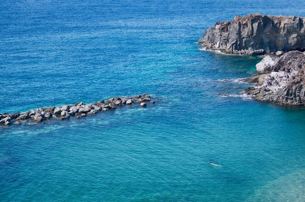 Schwimmer in einer ruhigen Bucht — Stockfoto