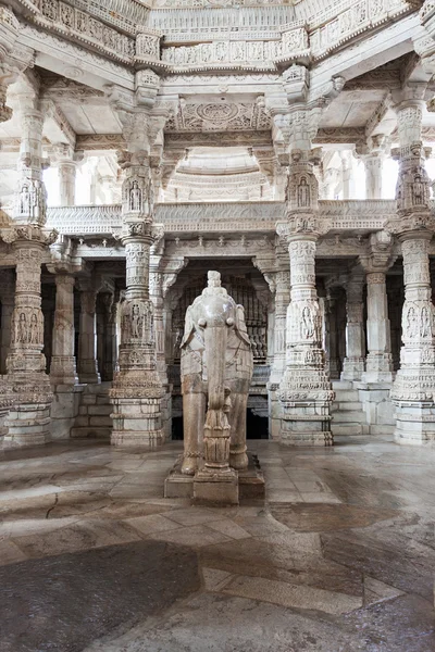 Ranakpur templet interiör — Stockfoto