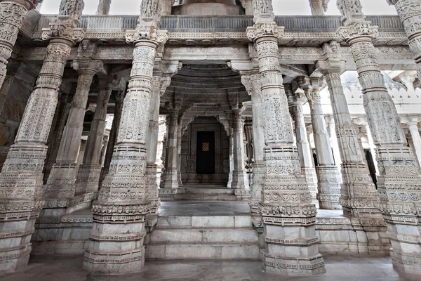 Ranakpur Tapınağı iç — Stok fotoğraf