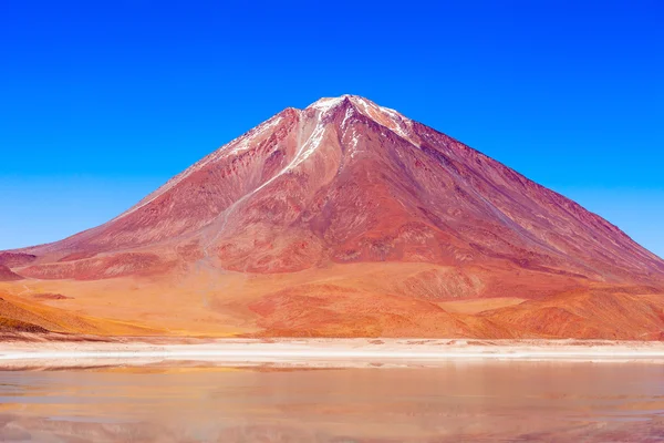 Volcán Licancabur en Bolivia — Foto de Stock